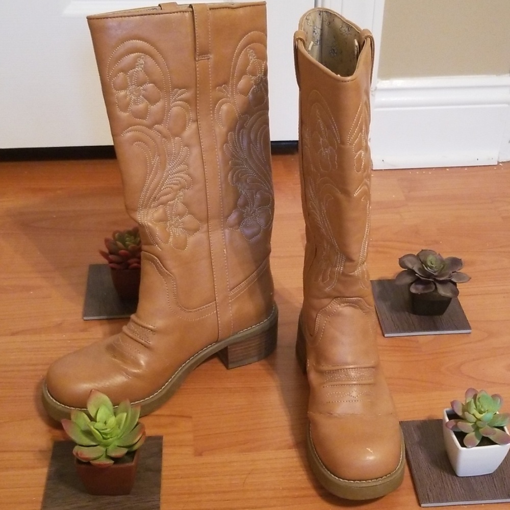 Roxy Faux Leather Hibiscus Boots